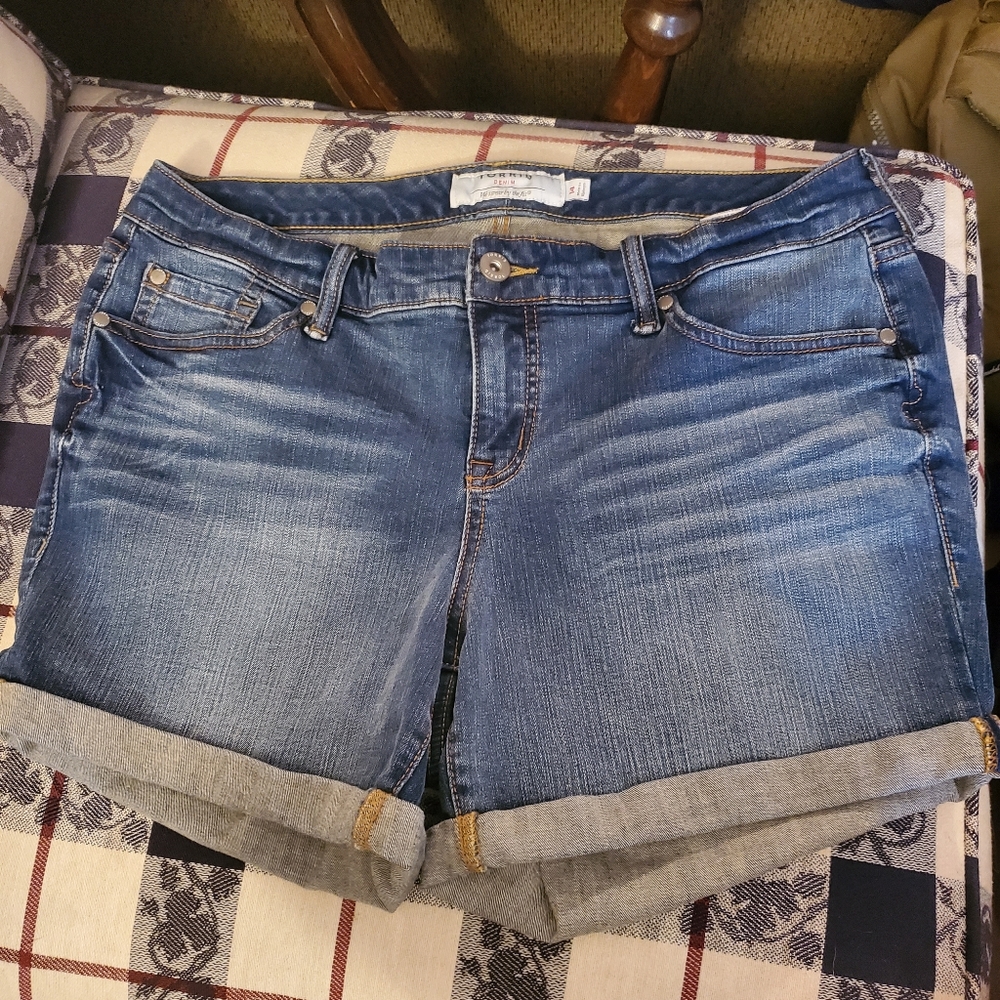 Torrid jean shorts size 14